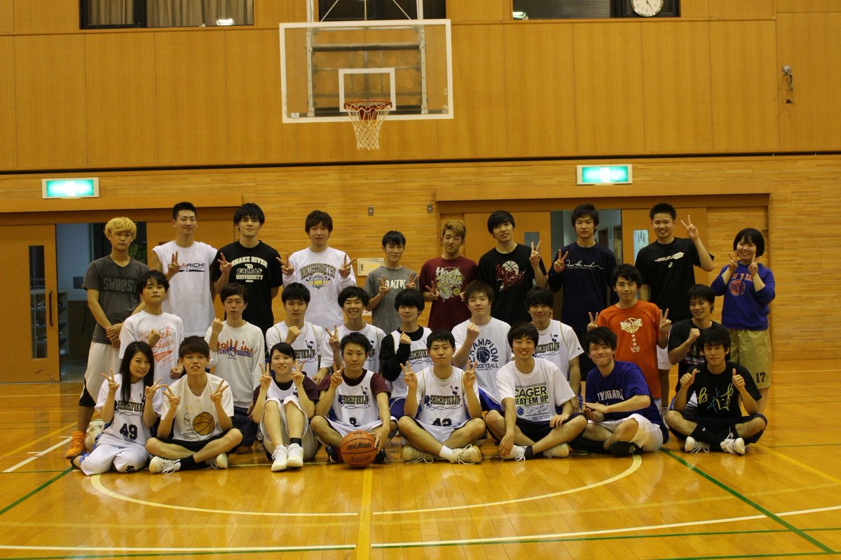 7fukujin_ksu's tweet photo. 新入生の皆さん！ついに大学生活が始まりますね🙌
京産公認サークル七福神では
楽しく！本気で！全力で！
バスケをしたい人を募集中です🕺
フォローすると新歓情報や活動日程が分かるだけでなく
いいことあるかも…😆
一緒にバスケ楽しみましょう！
#春から京産 #京産 #京都産業大学 
#バスケサークル https://t.co/mD3ERFySpJ