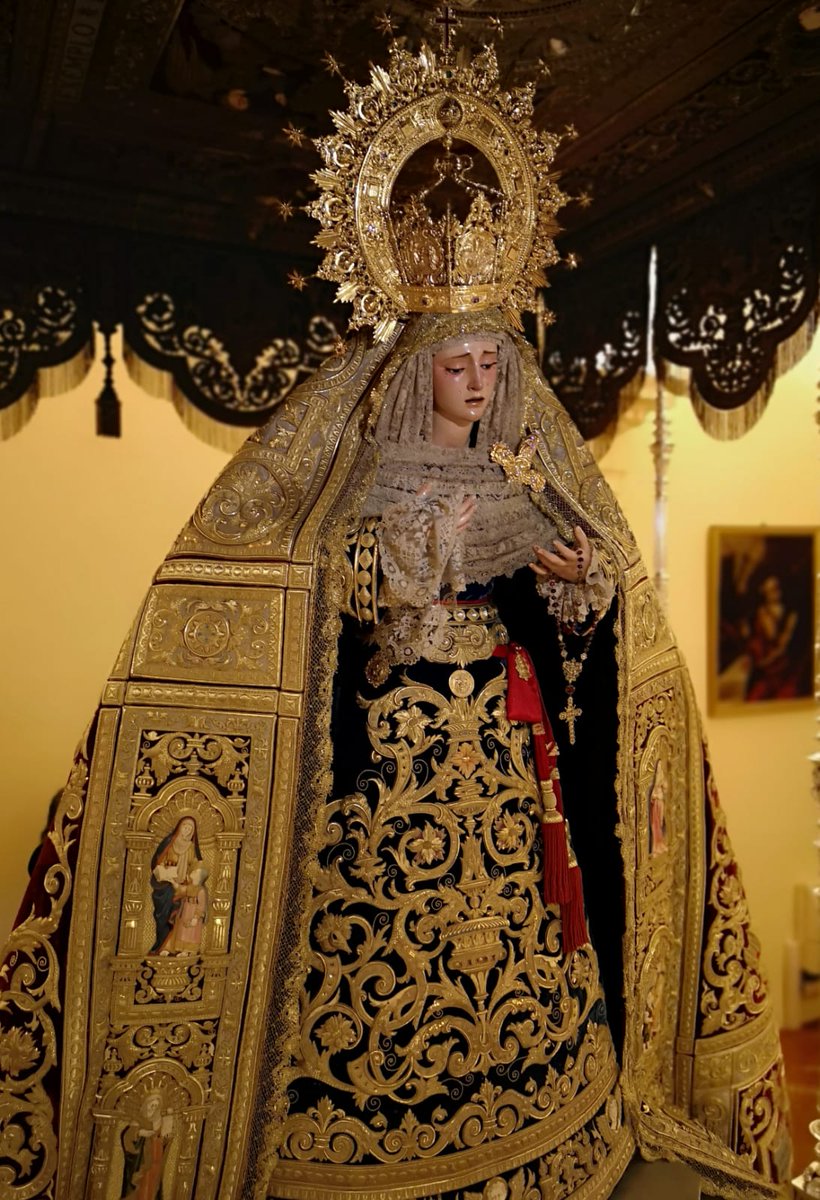 Este domingo de Laetare nuestra Madre, la Virgen de la Angustia, amanece ya entronizada en su paso de palio a la espera de un nuevo Martes Santo. ¡Trono de Sabiduría, ruega por nosotros!