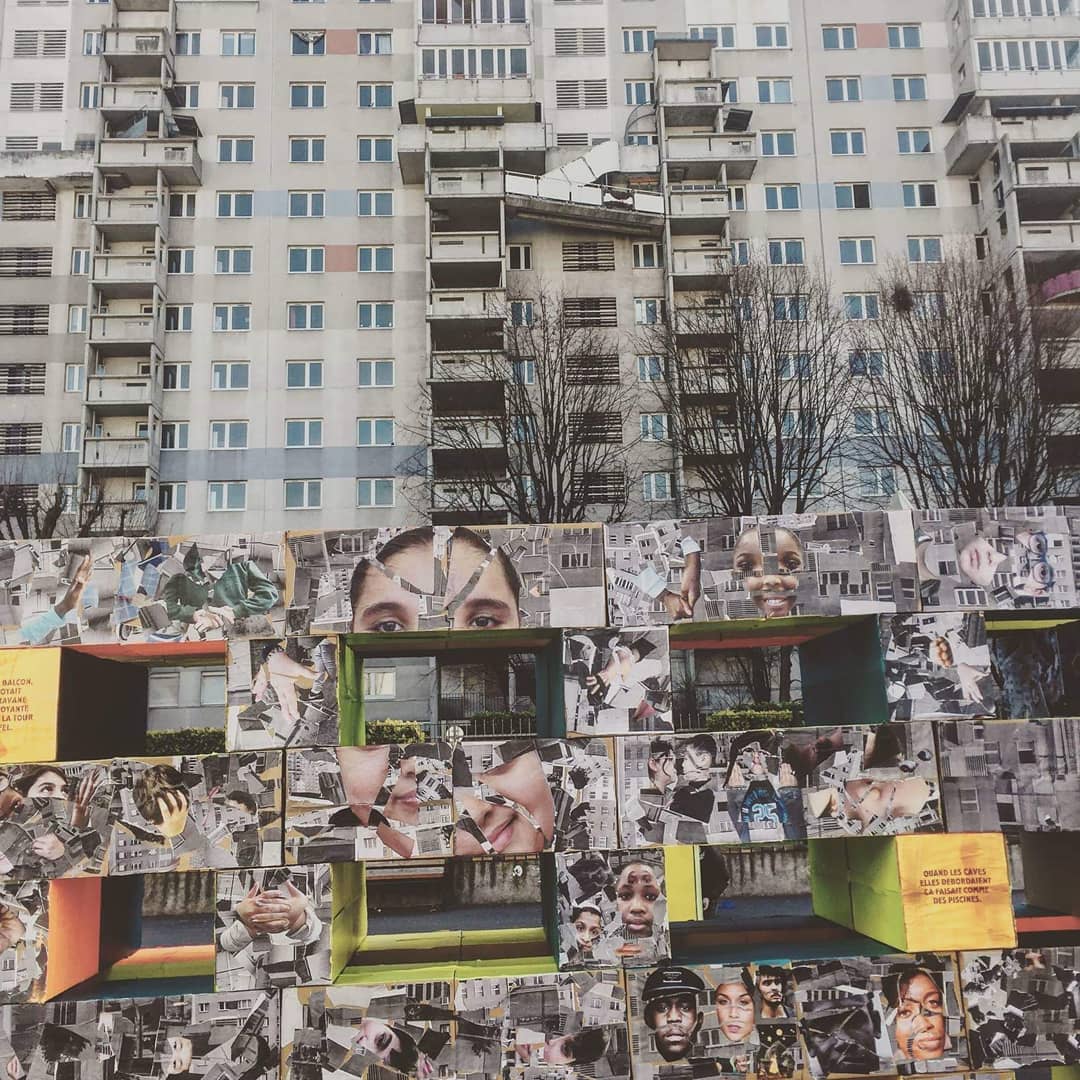 CollectifRandom's tweet image. *** SAVE THE DATE *** 
Le samedi 27 Avril, tou.te.s à #Robespierre (#4000Nord - @La_Courneuve) pour Histoires et Humeurs d'Humains Migrateurs - le final du projet #artistique, mené depuis 2 ans avec les habitant.e.s du quartier ! 
  facebook.com/events/2149977…