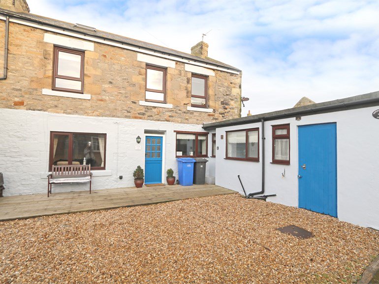 For a delightful holiday in historic Seahouses, the charming and cosy Herring Masters Cottage near the harbour is the ideal base for an exploration of historic and breath-taking Northumberland at any time of year:
cottagesinnorthumberland.co.uk/cottages/herri…