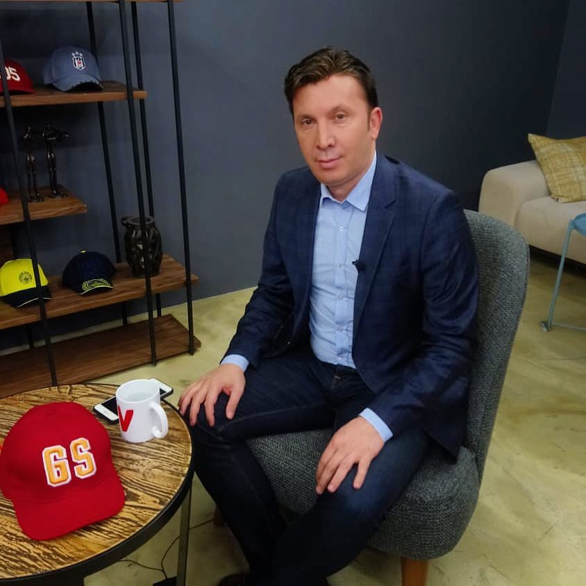 Sizin Messiniz varsa 
Bizim de Evren Abimiz var 
❤💛