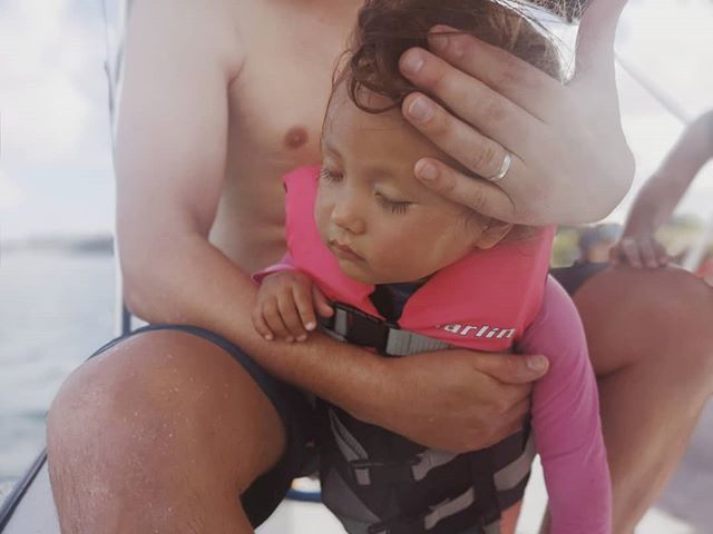 "Oli no want to sleep...!!" A few minutes later, she fell asleep. Standing up. On a boat. As you do. 😂😂 #shesureshowedme #olivepobkeisms ift.tt/2JVHt8f