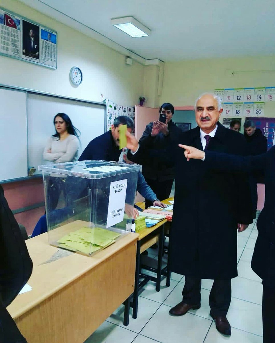 Murat01439611's tweet photo. Allahin izniyle bingol halki bugün doğruluğun dürüstlüğün yanında olur bir ders verecek tir sandık başında yinede söylüyorum bu secimde gönüllerde kazanan sizsiniz Rabbim Yardımcımız olsun https://t.co/B6WlT7Lcb6