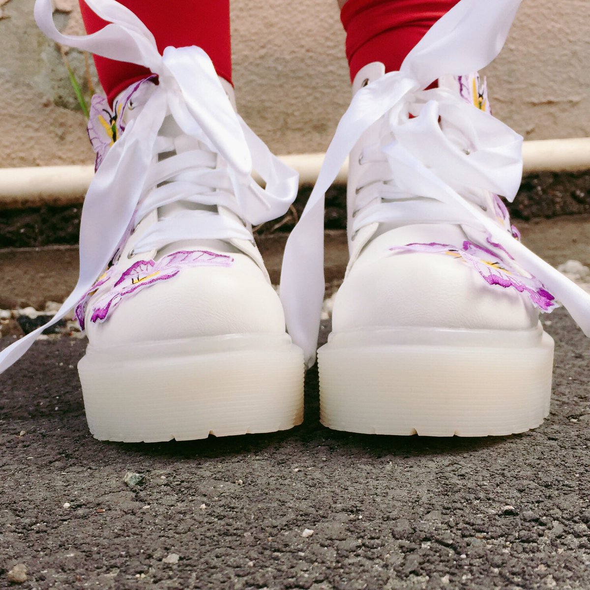 ra20022006's tweet image. #YRU 歩くたびにヒラヒラとはためく蝶の厚底ブーツ🦋カラーはブラック&amp;amp;ホワイトの2色展開。ロマンチックとカジュアルのバランスが絶妙です。
xxxegxxx.shop-pro.jp/?pid=103193295
xxxegxxx.shop-pro.jp/?pid=103193791
#shopromanesco #エピキュリアンガーデン