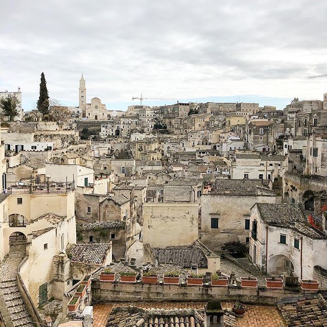 #Repost <a href="/mammamiaaa/">💣</a>.it · · · 
Riconoscete questo punto panoramico di <a href="/matera2019/">Matera2019</a>? Da oggi pomeriggio il Belvedere Luigi Guerricchio sarà un posto speciale per #Mammamiaaa: tante mattonelle, quante le ricette che vi abbiamo raccontato, copriranno un muro intero per ringraziar…
