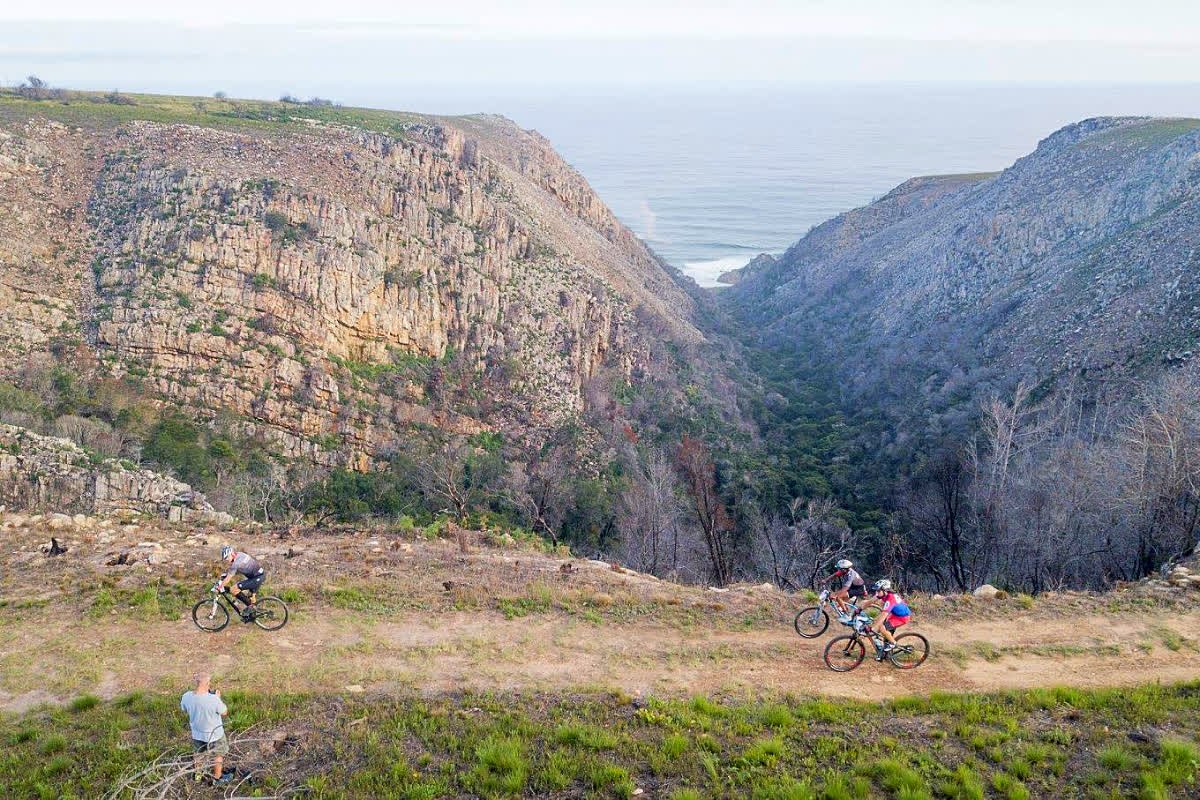 Plett_Tourism's tweet image. Take on a new MTB challenge this Easter in Plett during the @bucoadventure Weekend.  
The Cairnbrogie MTB Rally Ride is an exciting race, done in teams, navigating a 25km route of checkpoints, using a rally-style booklet! 20 April 2019 // Find out more: qoo.ly/wf3x4