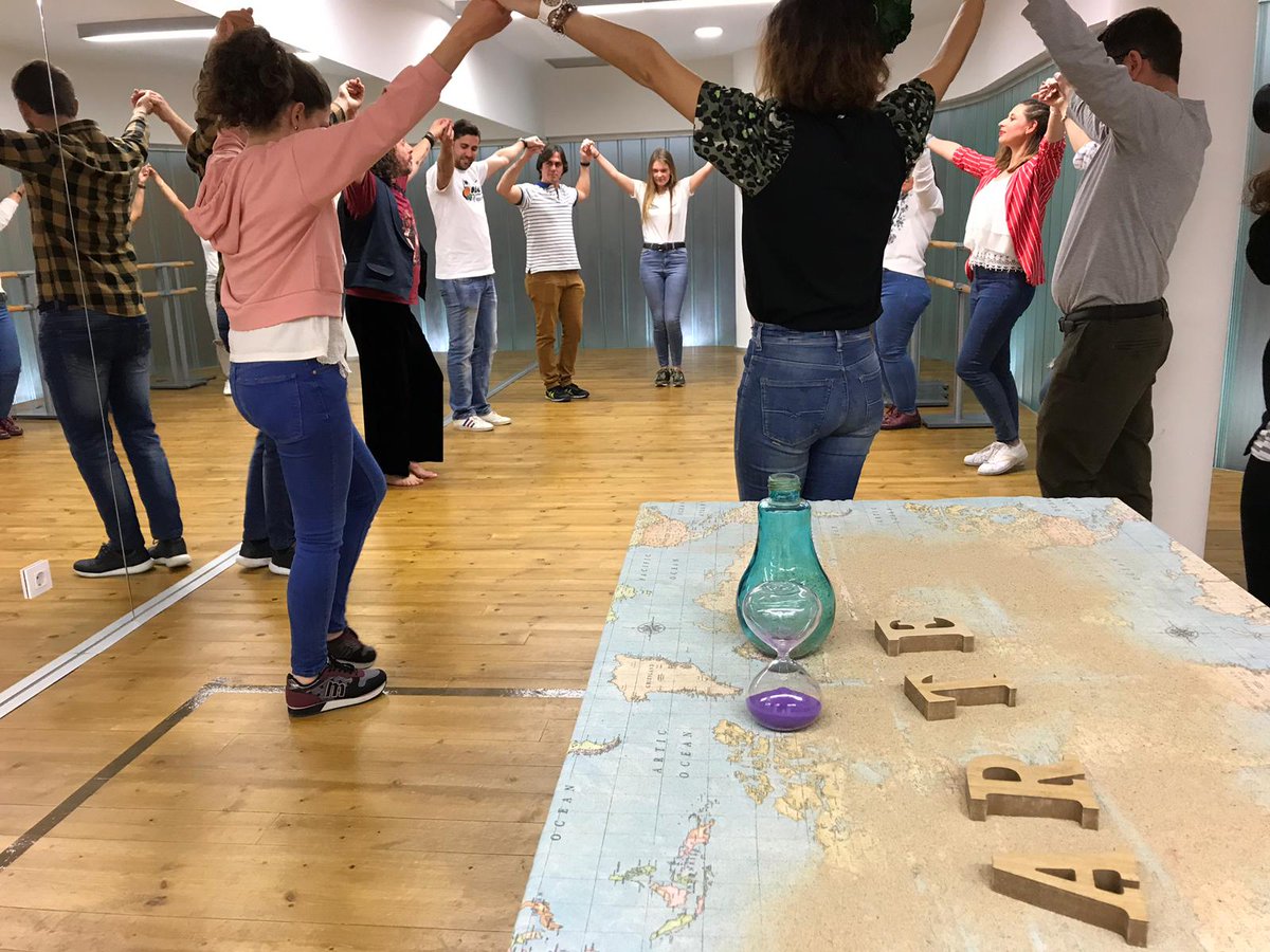 LanzaderaUtrera's tweet photo. Gran jornada de cierre la que vivimos junto a la ONGD @TetocaActuar con su #ProyectoFueraDeSerie con el bailaor #ElTorombo 
Un viaje por emociones, historias de nuestro paso por la Lanzadera.🤩👏👏🚀
@FundacionSMLRPH  @fundacionTef @Lanzaderas_EES @AndaluciaJunta @CiudadUtrera https://t.co/x8RNXPxNVI