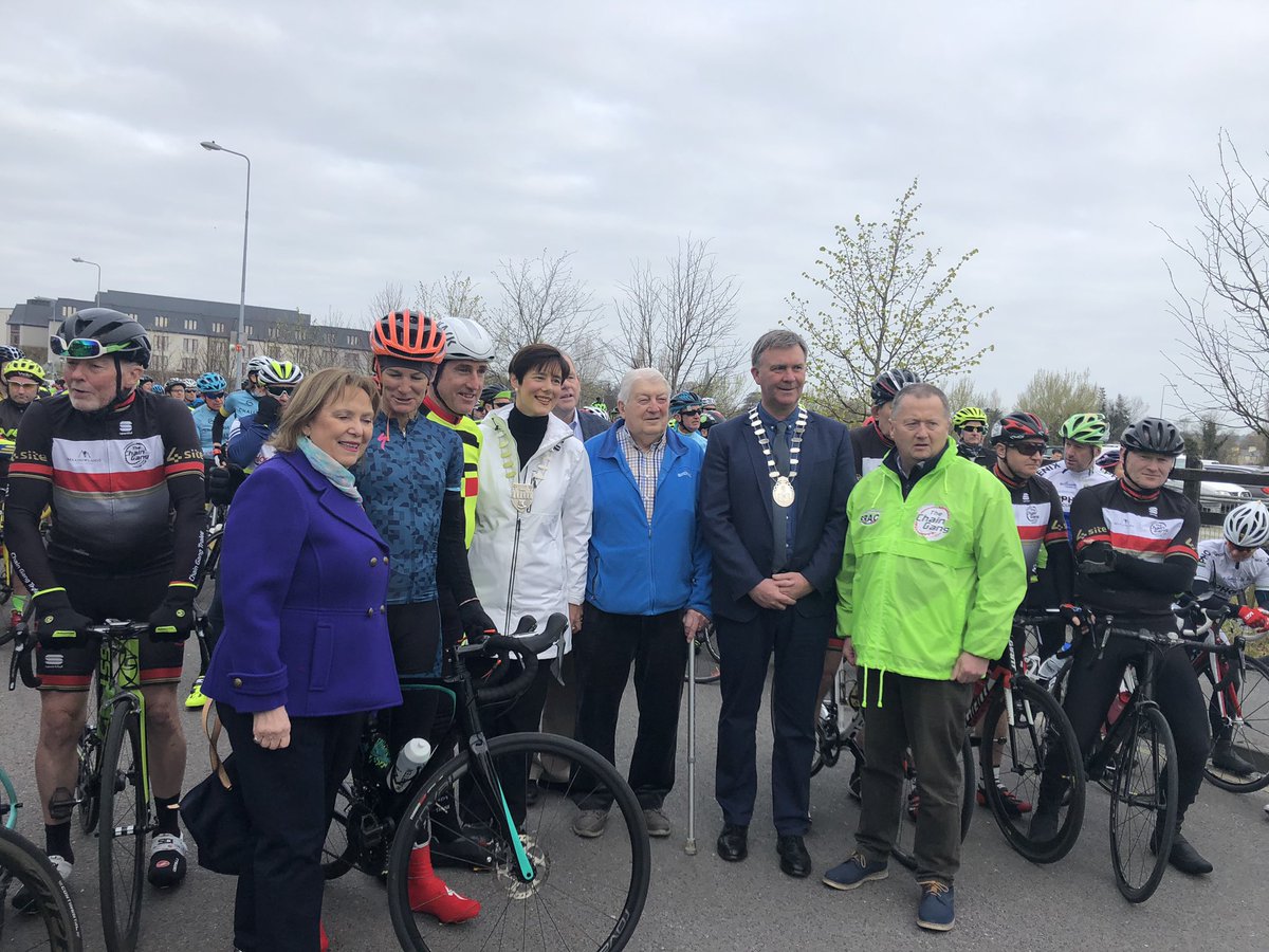 4siteHQ's tweet image. Some legends @SoniaOSullivan3 and @SeanKellyCC were out and about at the @SRACcycle yesterday. And what an amazing day it was!