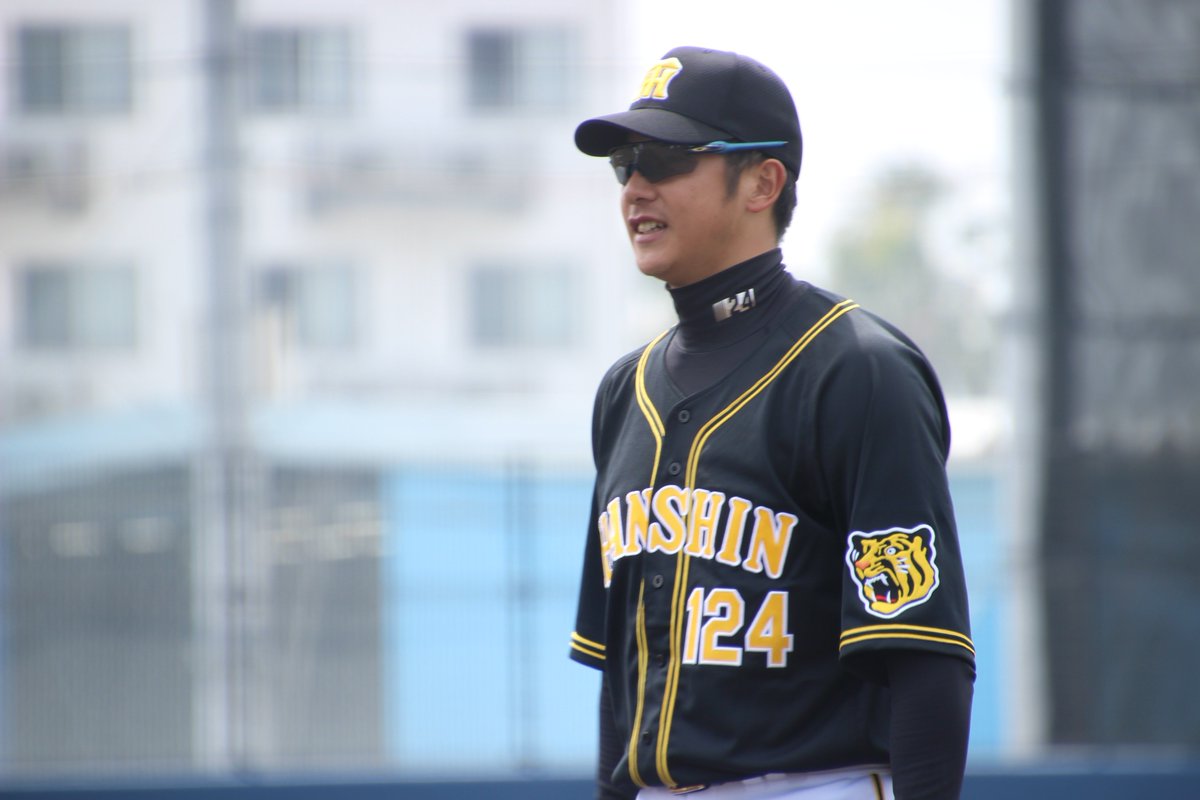 p_baseballphoto tweet picture