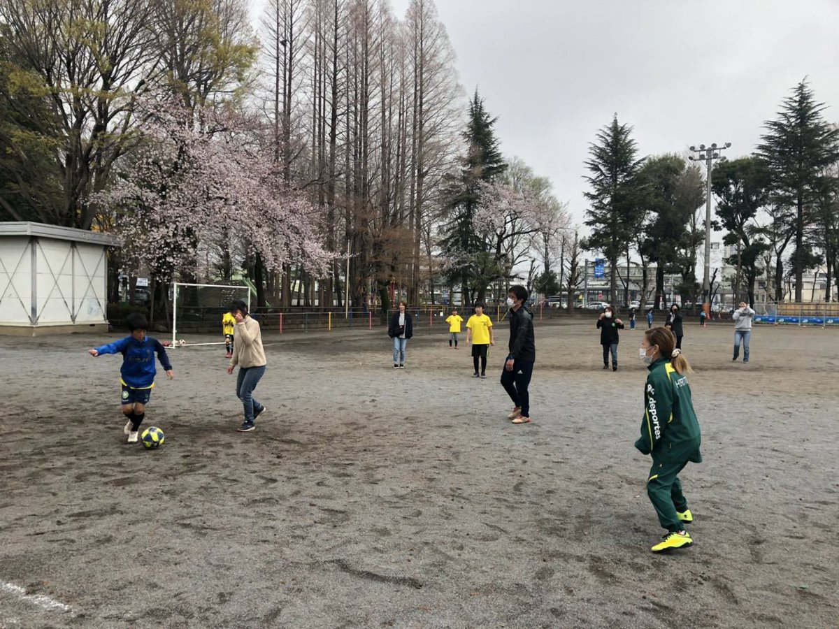 清新サッカースポーツ少年団 19 03 31 30年度6年生とうとう最後の練習日となりました 最終日はコーチからプレゼントされた団ｔシャツを身に纏い練習vs保護者ミニゲームをしました そして最後はいつもと変わらずコーチとのミーティングです 6年間お疲れ様