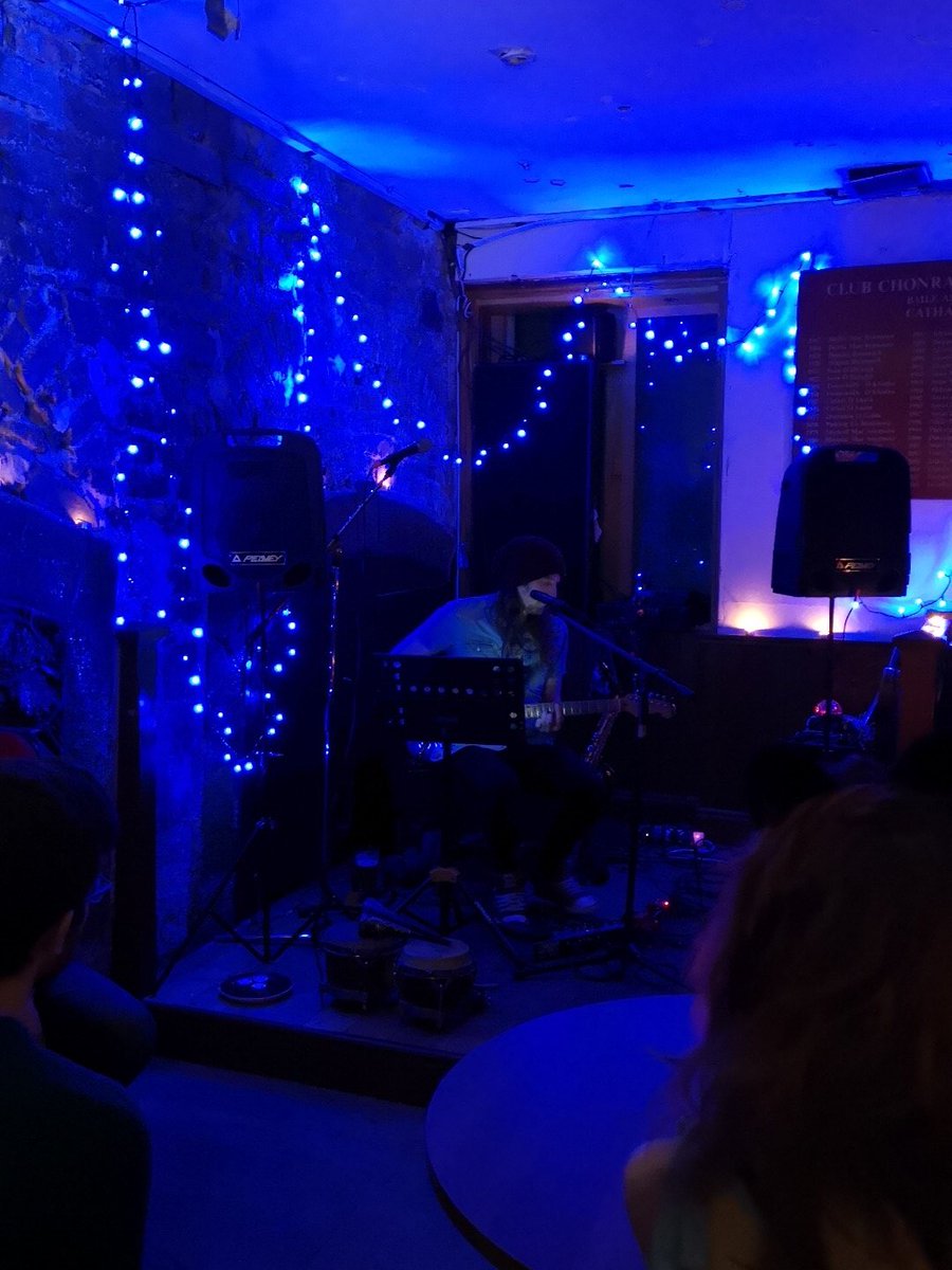 CnaG's tweet photo. Tá neart oibre ar siúl le caoi a chur ar @clubchonradh le cúpla seachtain anuas. Beidh grúpa ag bailiú Dé Domhnaigh seo chugainn chun an áit a ghlanadh agus a phéinteáil - fáilte roimh lámha breise cúnta!
#AnClub
Sonraí 👉 https://t.co/byyek4gpN0 https://t.co/2N0DSUimHq