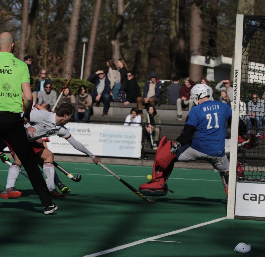 #gameday vs. @royaloree 
#goaliegruesse #wolfgangdeutschland #comeonyoureds #forzadragons 
@fihockey <a href="/eurohockeyorg/">EuroHockey</a> @ehlhockeytv @self_pass @scorrdhockey @y1hockey <a href="/gribbidcom/">gribbid</a> @obogoalkeepers @noccobenelux 
📸 @pascaluvin