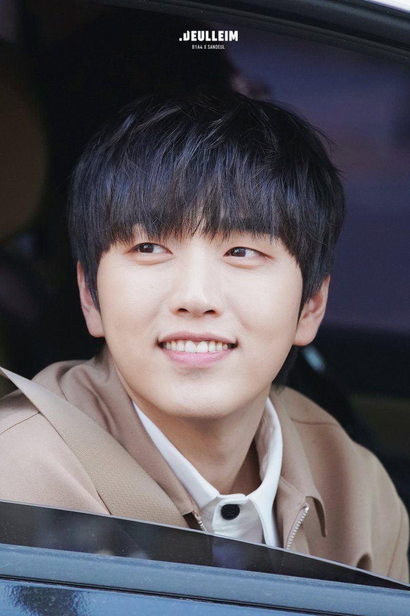 deulleim_com's tweet photo. 190331 D+B1A4 시사회 퇴근
- 퇴근길에 바나들 바라보는 모습 너무 다정한거 있죠ㅠㅠ?
#B1A4 #산들 #삼돌 #Sandeul https://t.co/WBYbPmsVIY