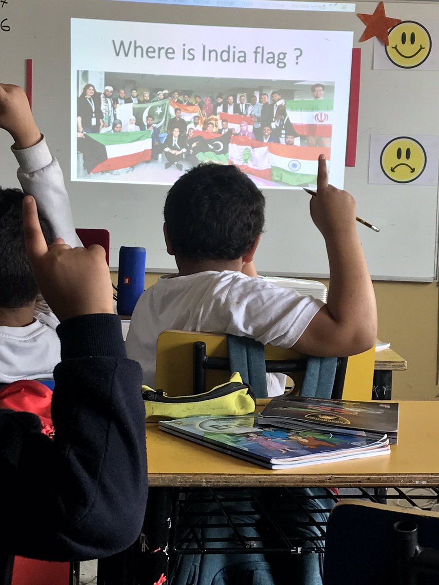 Futounn's tweet photo. كان عندي درس لتعريف الطلبة بأعلام الدول وثقافة الدول ومالقيت احلى من أني اعرض صور #IUDC5 لطلبة 🙏🏼وما اعتقد بقدم درس احلى من جذي❤️ https://t.co/fgEju7LzWf