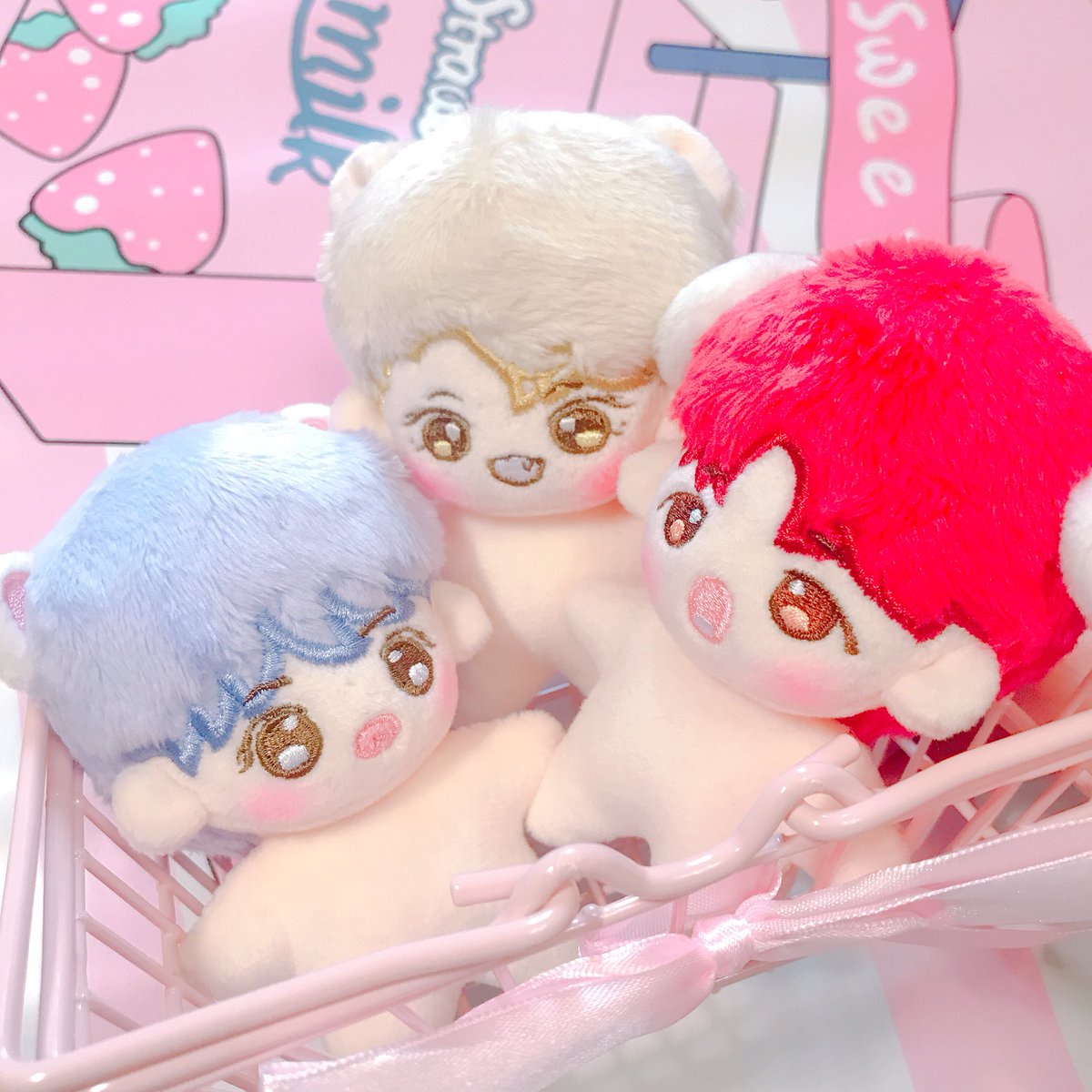 littlegreywolf_'s tweet photo. [SG GO] PLS HELP RT
WANNAONE 10CM CUTIE PIE DOLLS by @FrozenYogurtNo1 
Price: $11SGD~
Deadline: 19/4/19 
Order form: https://t.co/N8yFcLXZUG https://t.co/4SZiTNWDuK