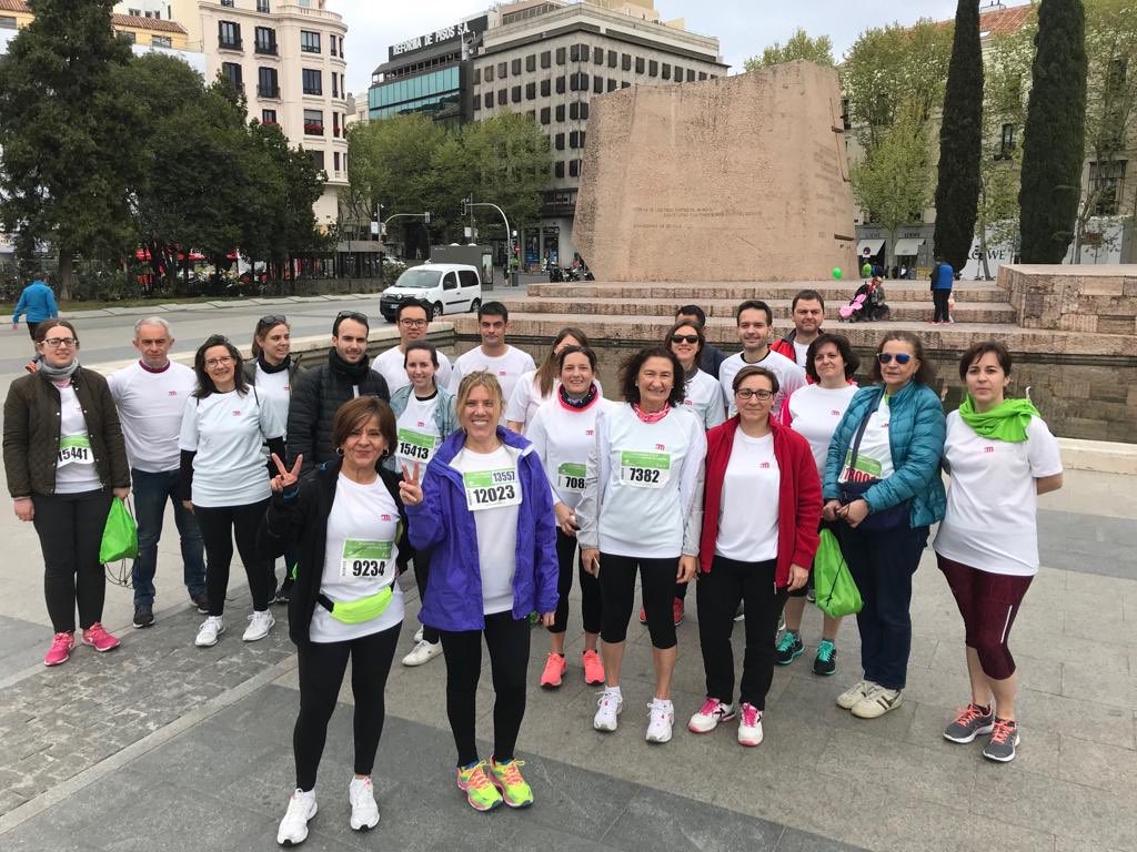 AEMPSGOB's tweet photo. Hoy la AEMPS se ha unido a la marea solidaria contra el cáncer. Estamos muy orgullosos de nuestro equipo de corredores y de todas aquellas personas e investigadores que día a día plantan cara a esta enfermedad 👏💪💚
 
@aecc_es #YoCorroPor #CorreContraelCáncer https://t.co/nhIw1BOkds