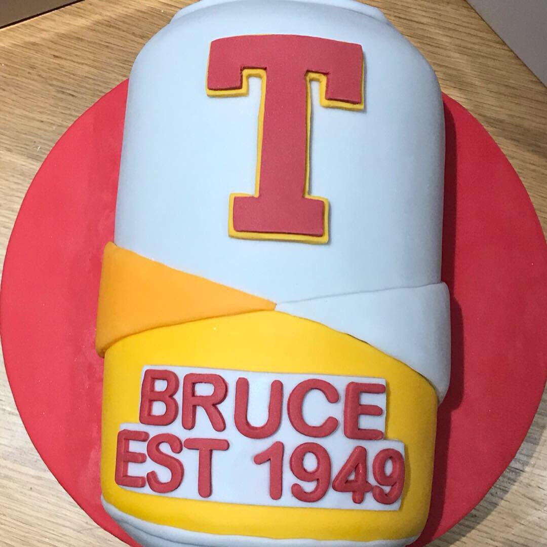 stephmcd90's tweet photo. Made this for a friends dads 70th. He like Tennents so hopefully he likes his cake. #StephsCakes #AmateurBaker #TennentsLagerCake #TennentsCake #BeerCake #BeerCanCake #CanCake #CustomsCakes #CustomCake https://t.co/FFWYBTRZ82
