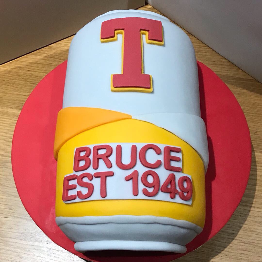 stephmcd90's tweet photo. Made this for a friends dads 70th. He like Tennents so hopefully he likes his cake. #StephsCakes #AmateurBaker #TennentsLagerCake #TennentsCake #BeerCake #BeerCanCake #CanCake #CustomsCakes #CustomCake https://t.co/FFWYBTRZ82