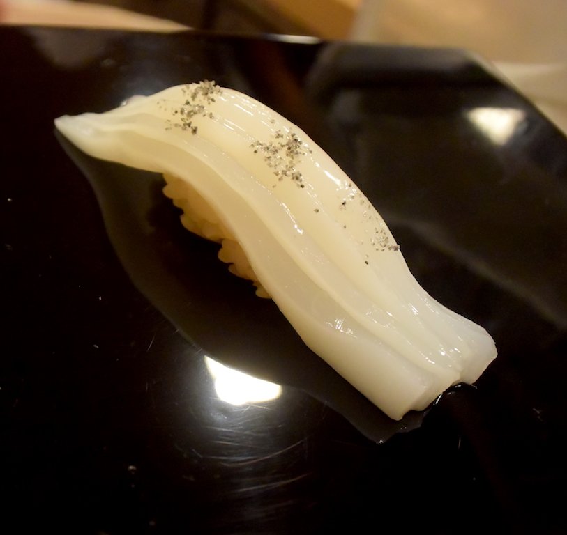 ikisho_sushi's tweet photo. #SquidSushi, イカ, from our #SushiTrip to #Tokyo. Precision cuts are made into the flesh to make it easier to chew, but only deep enough so that it doesn't fall apart when picking up. Read about the way of 'hocho' in blog - https://t.co/i9UKzsRxi6 #lovejapan https://t.co/IxdCqwldf1