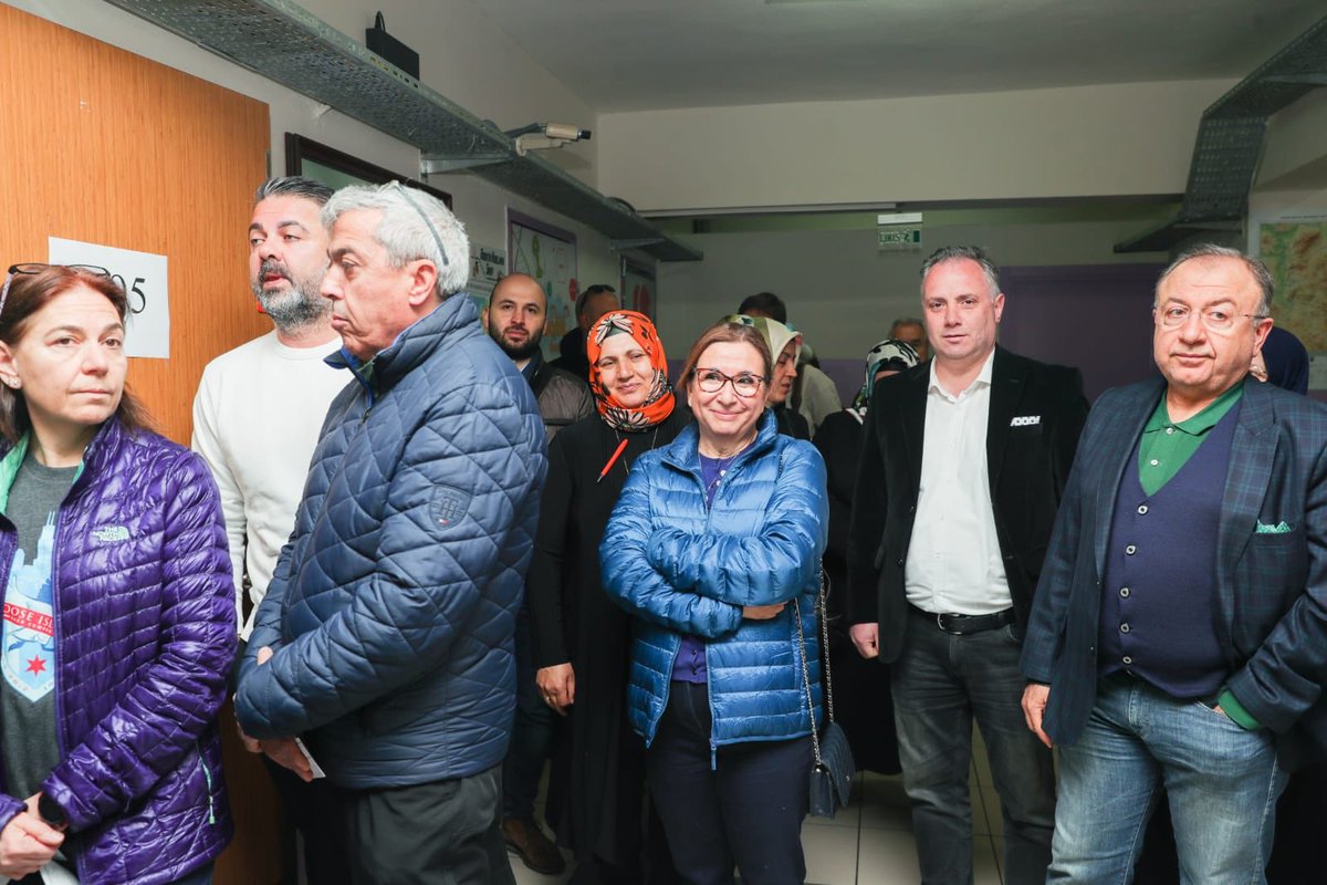 TCBakanlarTweet's tweet photo. RT pekcan: Sabah vatandaşlarımızla beraber sandık başına gidip oyumuzu kullandık.

Ülkemiz ve aziz milletimiz için hayırlara vesile olsun. 

Seçim süresinde görev yapacak olan herkese kolaylıklar dilerim. 

#Seçim2019 🇹🇷 https://t.co/VIOlidCLV5