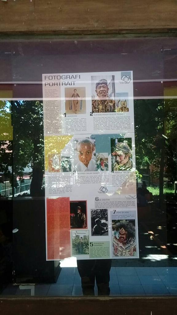 Mading sudah terpasang di depan sekre tercinta kitaaaaa nih 😘😘
Kali ini mading mengangkat tema " fotografi potrait " 
Mari main dan membaca bersamaa ❤❤❤