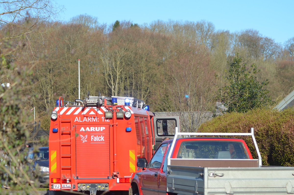 pressefotosdk's tweet photo. Skorstensbrand i Aarup søndag morgen. 
#skorstensbrand #brand #aarup #fyn #nyheder https://t.co/qsEBY3V1B5