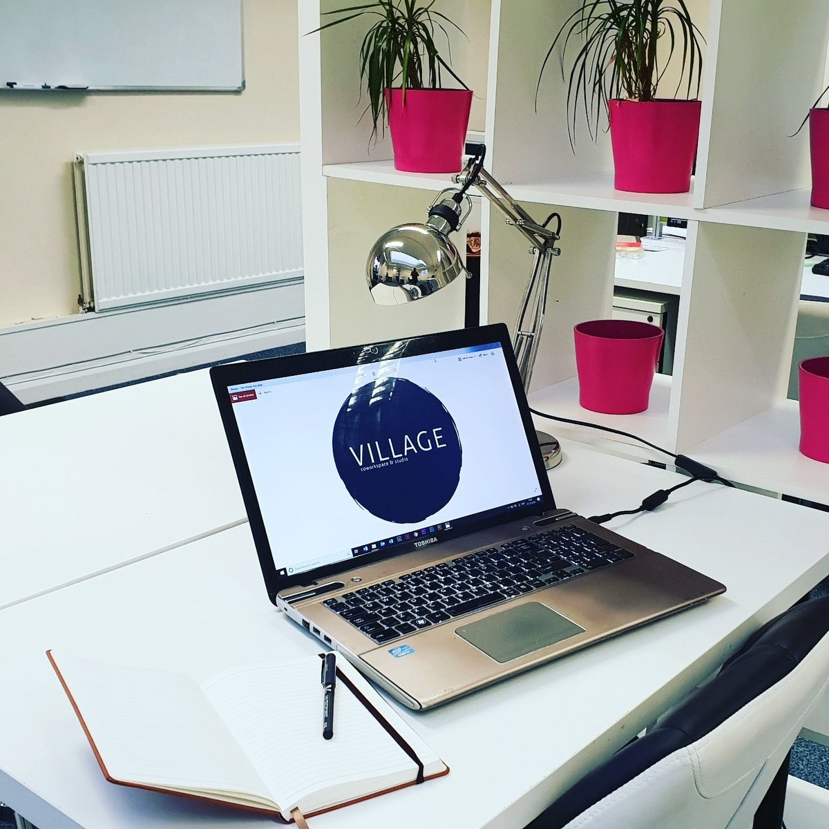 Hello and happy sunday folks...

we looking for freelancers and creatives to join our creative workspace in St. albans. desk space start from £200
 and enjoy working for your self again...