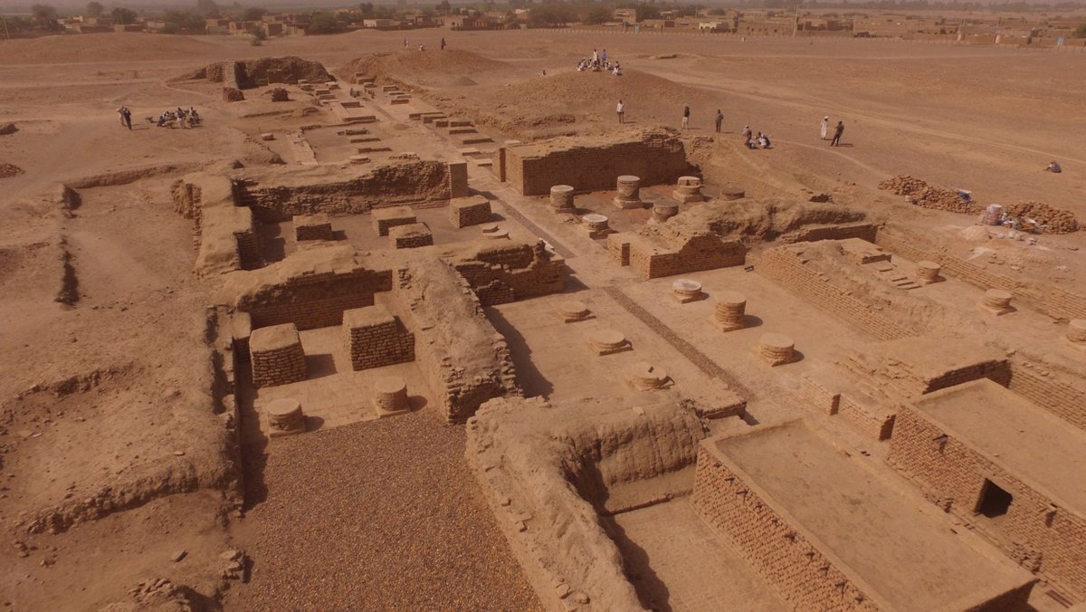 dangeil was a (7th century BC- ) napatan era city of kush  #historyxt most prominent ruin is the 1st century AD amun temple likely built by queen amanitore and a large 4th century fortress, it was abandoned after the aksumite invasion of kush -temple-altarscc;  @Amesemi