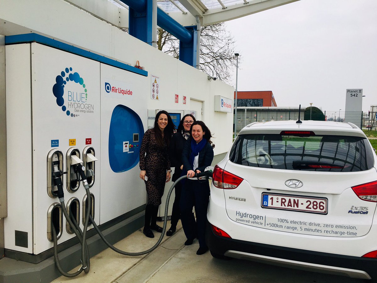 CleanHydrogenEU's tweet photo. Good morning! We’re on the way to Hannover #HM2019 and we’re powered by #hydrogen. Short refill time, zero emissions and a smooth quiet drive ! See you at the Messe! https://t.co/53ArEGc4D5