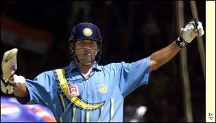 #OnThisDay #18YearsAgo 31 st march 2001 my idol #Sachin sir first man to reach 10000 in ODI against Australia ❤ at Indore. 139 is special for all sachin fans..🙏❤ @sachin_rt @LoyalSachinFan @100MasterBlastr @SRT_for_ever @paro_sachinist