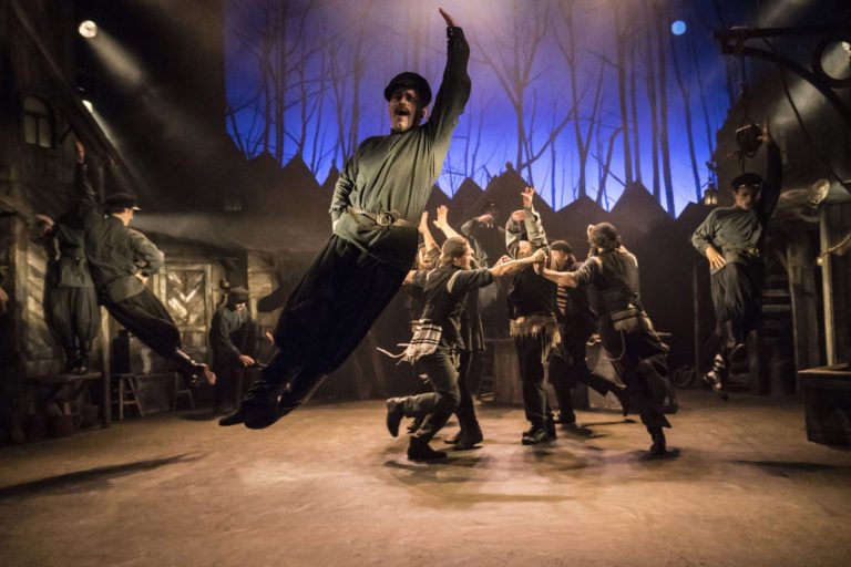 spyinthestalls's tweet image. Three of our favourite shows from last week (24/3-30/3)
🌟🌟🌟🌟🌟
FIDDLER ON THE ROOF Playhouse Theatre
stalls.buzz/PlayhouseFiddl…
⭐️⭐️⭐️⭐️
MAGGIE MAY Finborough Theatre
stalls.buzz/MaggieMay
⭐️⭐️⭐️⭐️
INSTITUTE OF NUTS Matchstick Piehouse Theatre
stalls.buzz/InstituteOfNuts