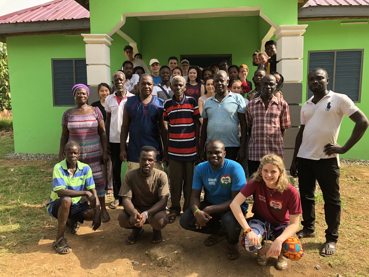 eduspots's tweet photo. The Ekoso library started to come together yesterday with local volunteers working together with Ghanaian students from @acitygh and pupils from @sevenoaksschool in the UK! #collaboration #teamwork #dreamreadlead https://t.co/bIYvmZ2lFI