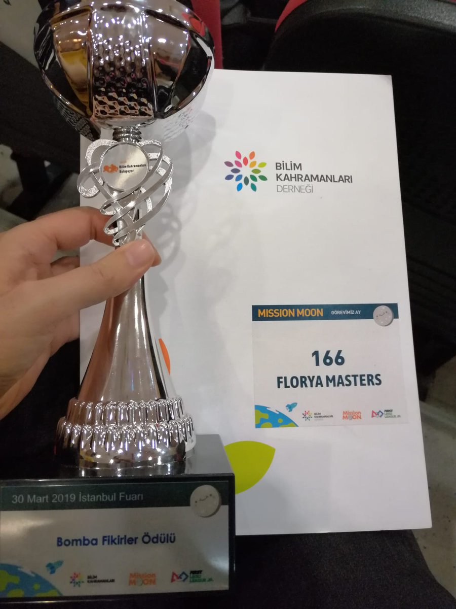 filiz_pelen's tweet photo. Florya Masters #166 Takımımız “Bomba Fikirler Ödülü” alarak çalışmanın, azmin karşılığını bu güzel ödülle taçlandırdılar.Emek vermenin,çok çalışmanın ne demek olduğu yaşayarak öğrendiler.Minik öğrencilerimizle gurur duyuyoruz. #bilimkahramanları
#flljr #FloryaMasters #missionmoon https://t.co/aRosZCtaVO
