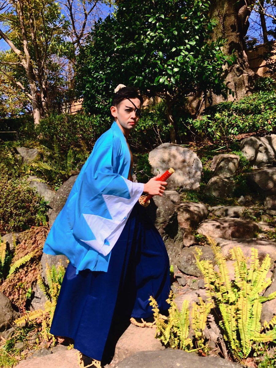 やっぱりもっと羽織を汚した感じの方が良かったかな？あと袴も長かっ