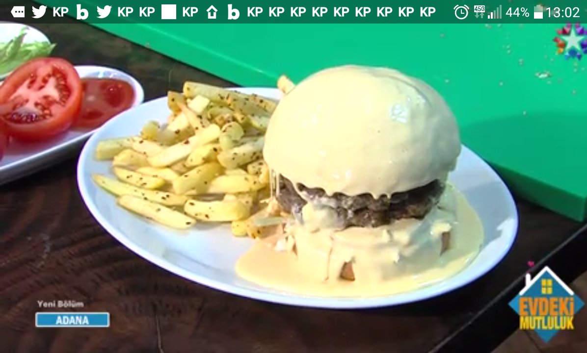 Abi hamburgere bu hareketi yaparken "işin en can alıcı noktası" diyor bi de:)