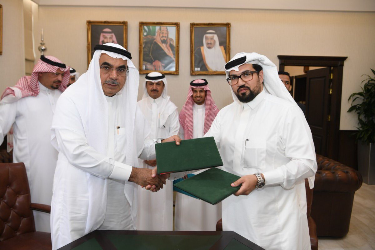 EasternEamana's tweet image. معالي أمين #المنطقة_الشرقية م. فهد الجبير: الاتفاقية تهدف لتقديم خدمة إصدار تذاكر أوامر الإركاب الحكومية (GTR) بالمرافق الحكومية - لمنسوبي الأمانة - نيابة عن الخطوط السعودية