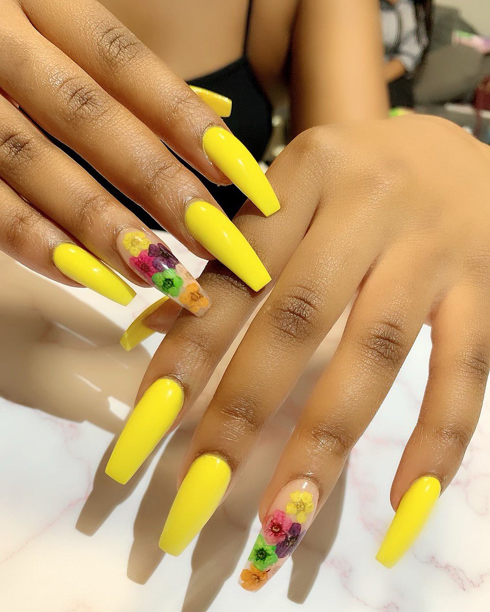 ___MTARA's tweet image. Ladies show me your nails, Wana see something😊😋!

Stop sending us nudes, just send us your 💅 😍.