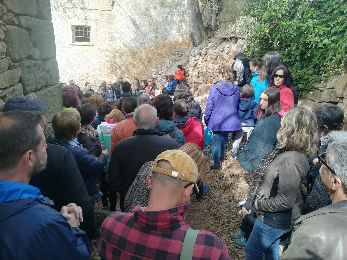 robertoviento's tweet photo. Ahora mismo en Santolarieta, #Huesca, Festival Cosecha de Invierno de @CulturaHoya

@muretesdearte, una buena práctica de cómo el #arte y la #Cultura revitalizan un pueblo de 15 habitantes a través de una ruta. 

Con la #EspañaVaciada

@EU_Commission https://t.co/syParoBL6n