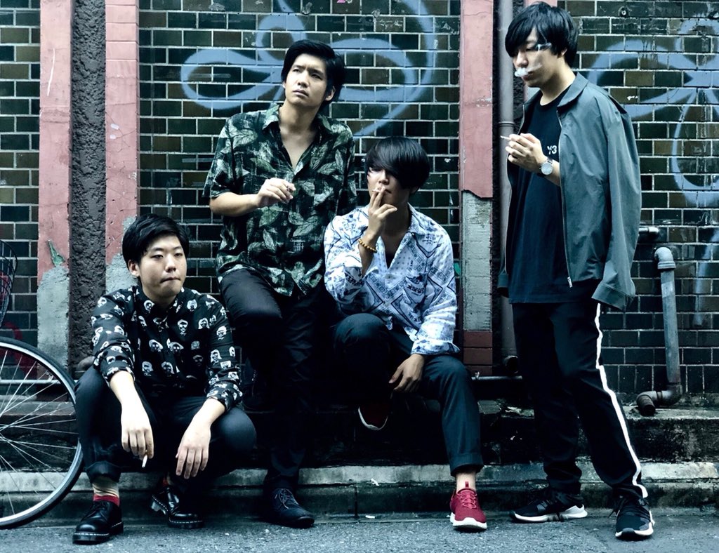 eight_choices's tweet photo. 【4月はスリーマン！】
8choices、新年度最初のステージは50分！
「もっと見たい」と思ってくれたアナタも！
ぜひライブハウスで会いましょう。

前売チケットはDMで連絡待ってます。

◆04/28(日) Taste Of MiVK@新宿livefreak 
前売¥2500/当日¥3000
開場18:30/開始19:00 
MiVK / 8choices / UPANSAD https://t.co/wxvXjKN3u6