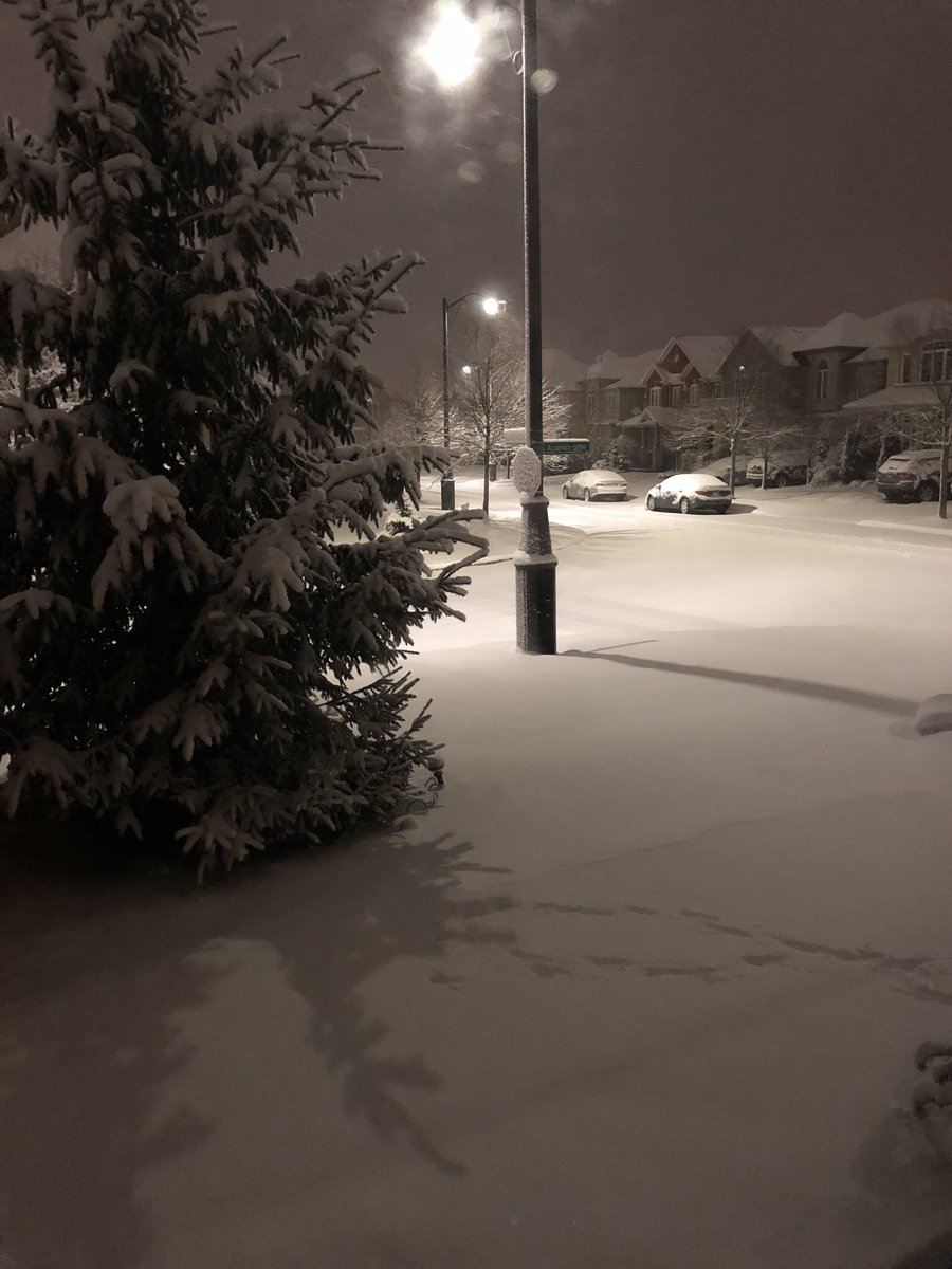 I thought April Fool’s Day was tomorrow. It’s still snowing...... #whereisspring #winterwontend