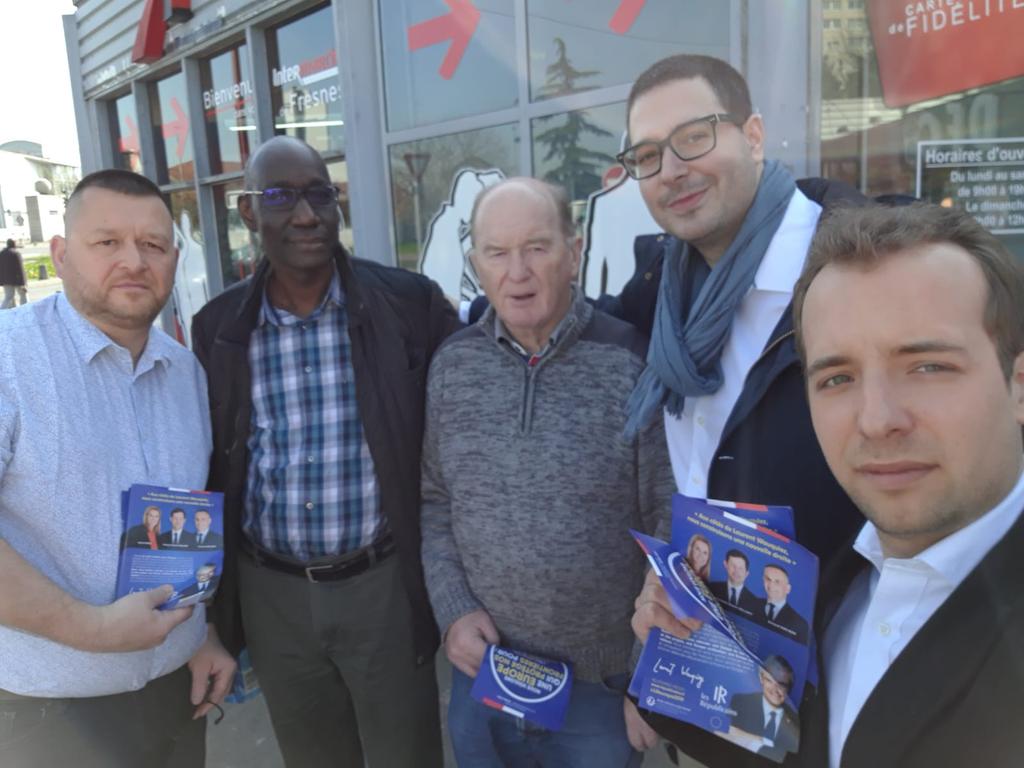 94Republicains's tweet photo. Du #KremlinBicêtre à #Fresnes, sur le terrain dans tout le #ValDeMarne pour défendre une #Europe qui nous protège !
#Europeennes2019 https://t.co/XD5uk613Cn