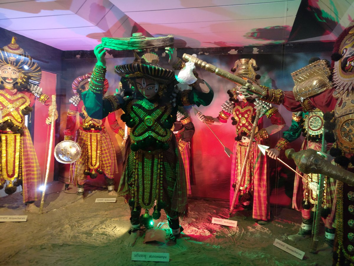 Sri Krishna museum had Krishna tales in the form of paintings, sculptures , manuscript from all over the country. Tanjavur, Odisha, Manipur.....Here is Yakshagana installation scene from Karnataka depicting killing of Abhimanyu..