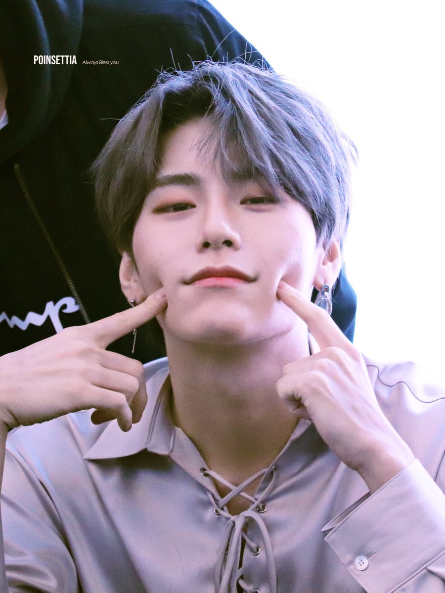 Poinsettia787's tweet photo. 190331 JBJ95 고양 스타필드 팬사인회
댕규니의 미모는 쉼이 없지💙💛
#JBJ95 #상균 #김상균 #AWAKE https://t.co/bmqTbZWr8Q