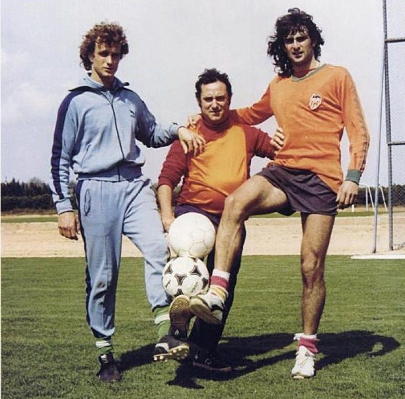 FOTOS HISTORICAS O CHULAS DE FUTBOL - Página 7 D2-xw3pXcAIRvbn