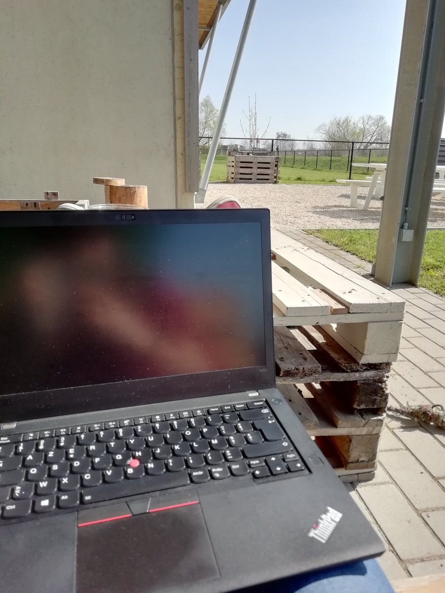 How to mix work with pleasure? Work at @Userfull_IT and you are able to work everywhere you want (yes, even in the company garden on a sunny afternoon) ☀️😎 #flexibleworking