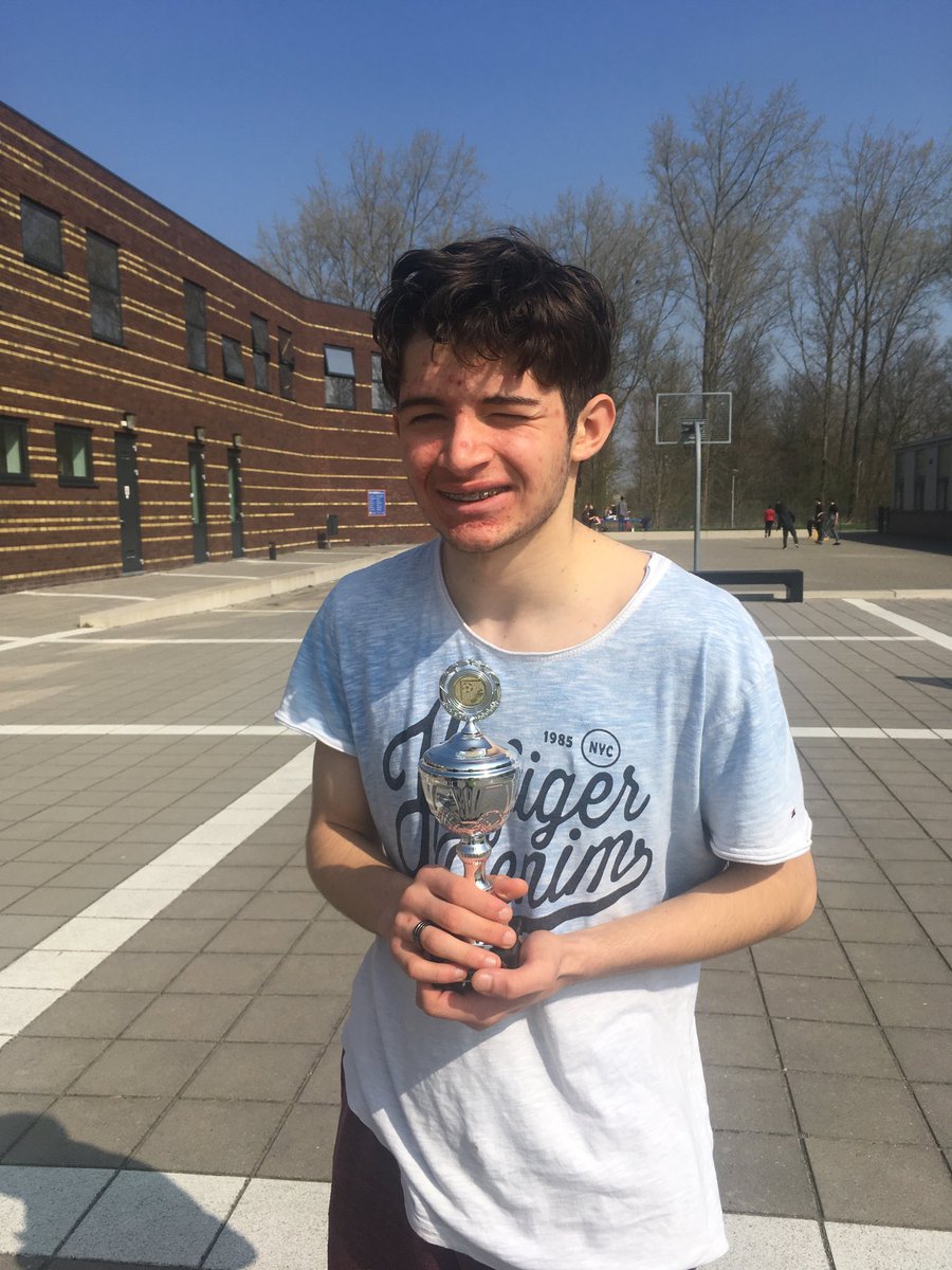 En natuurlijk namen wij de beker mee naar huis!!