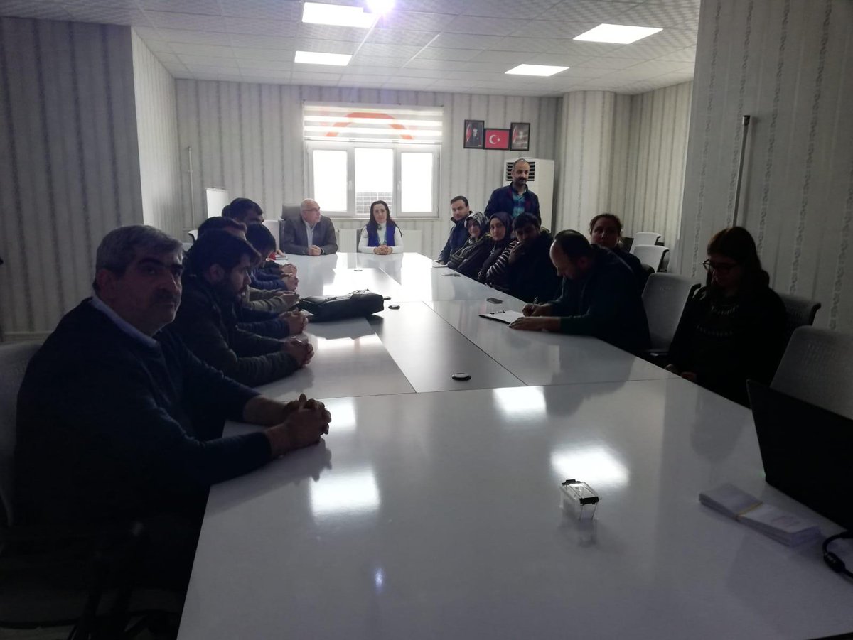 gaptaem's tweet photo. Diyarbakır Zirai Mücadele Araştırma Enstitüsü Müdürlüğü tarafından düzenlenen ‘‘ Kabakgil Sineği Hakkında Bilgilendirme’’  toplantısına enstitümüz Personeli Bitki Sağlığı Bölüm Başkanı Ayçin AKSU ALTUN, Dr. Ayşin BİLGİLİ ve ziraat yüksek mühendisi Cemil YETKİN katıldı. https://t.co/GH6awbvO4z