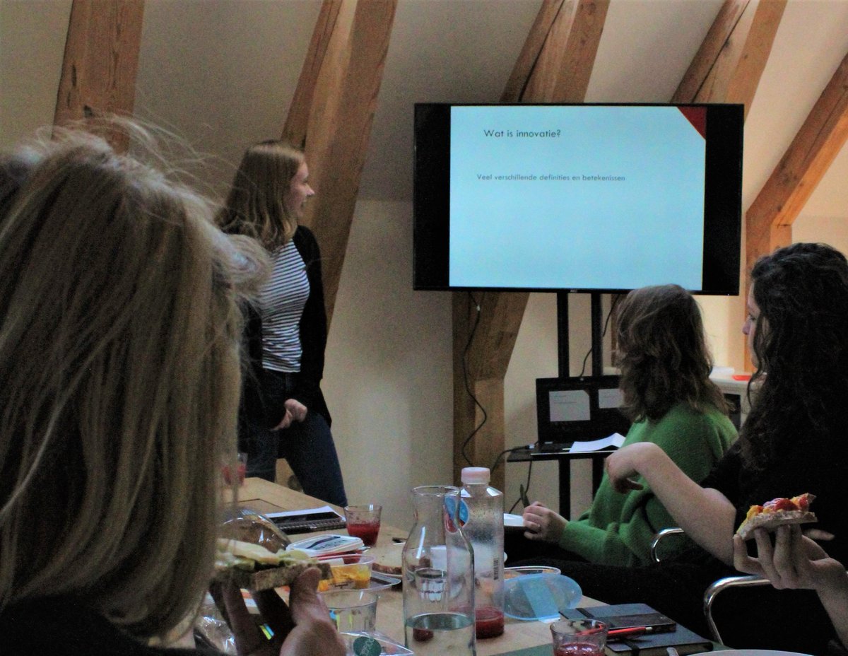 Tijdens een gezellige lunch met het Over/Nieuw team praatte Marieke ons bij over #innoveren