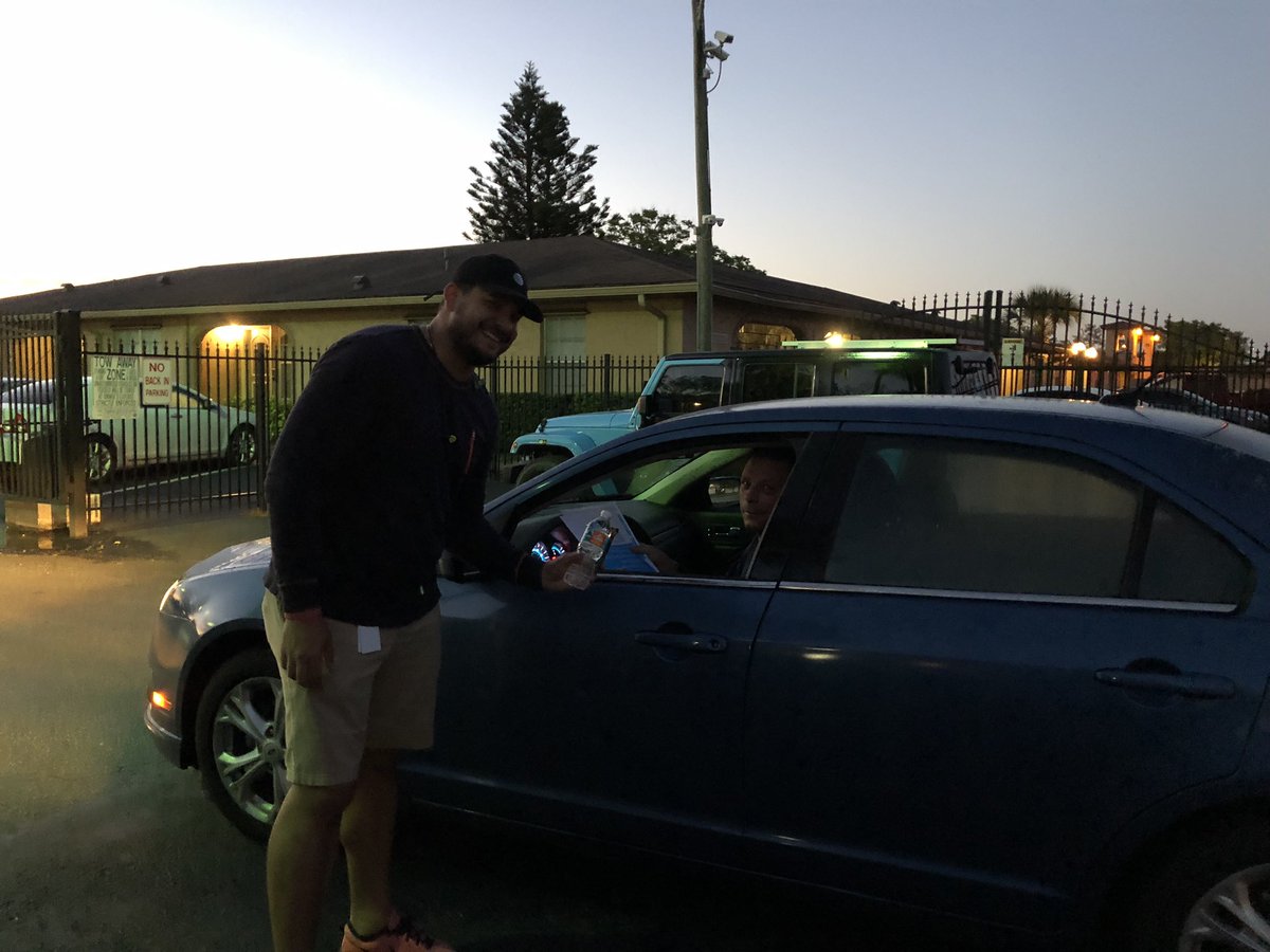 FLfleetfighters's tweet image. Spreading the word to the early birds! 🐣📱🔥 #onthego #bEASTing #brakefastforbreakfast @geauxlego @AmyIvey_OneFLA