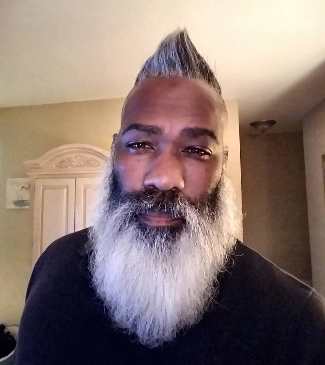 shanemichael70's tweet photo. @ElvisDuranShow 7 they love to peruse me, they don’t want me for the relationship though just the #daddybooty. #ShanemichaelDuncanHair https://t.co/tB8N5hGy65